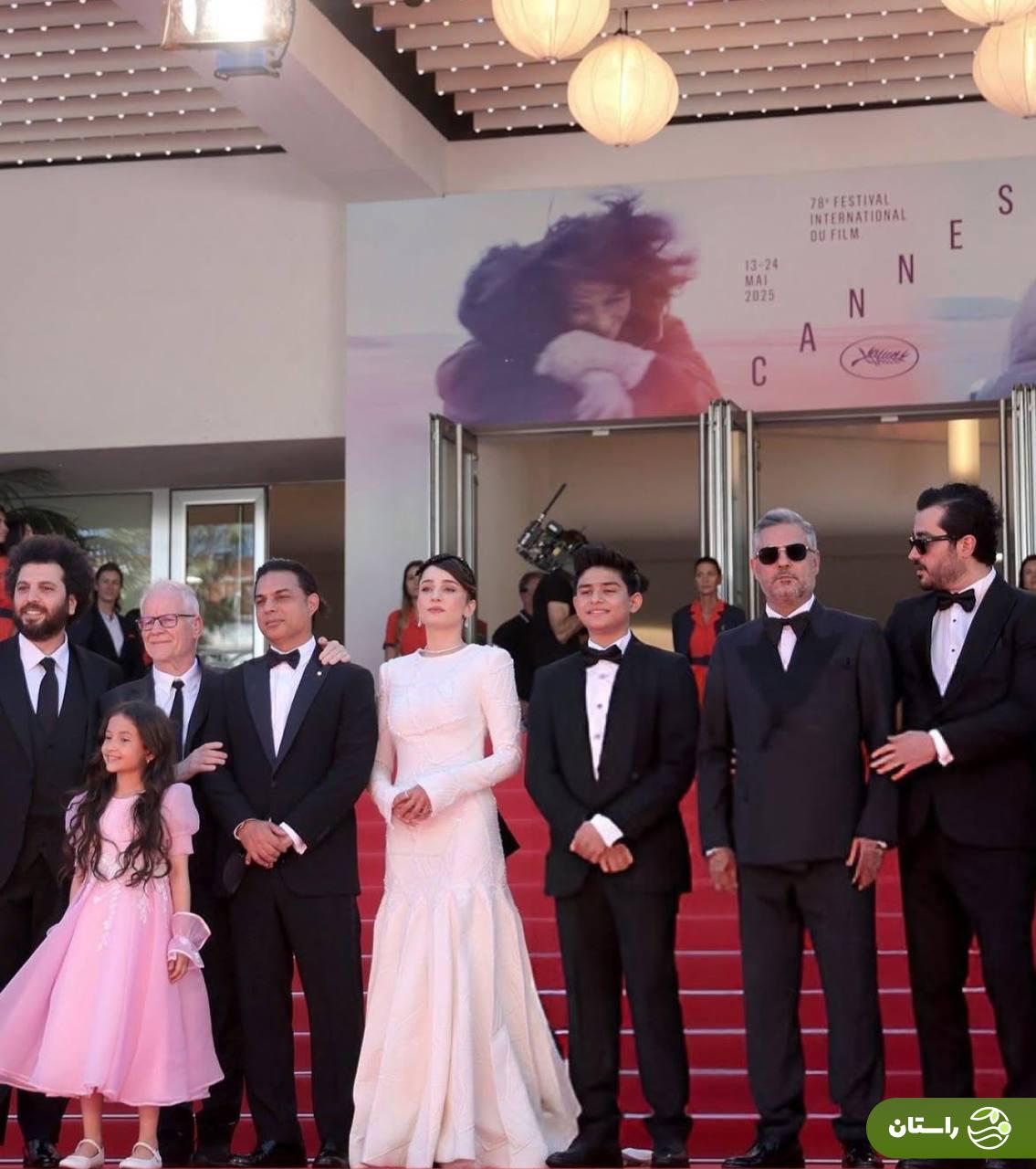 تصاویر | استایل پریناز ایزدیار و پیمان معادی در فرش قرمز «زن و بچه» در جشنواره کن ۲۰۲۵