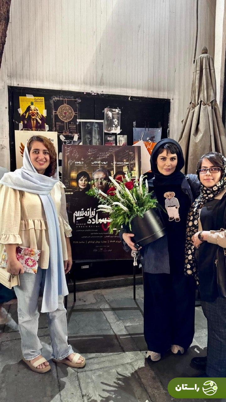 عکس | رز رضوی در پشت صحنه نمایش «به یک قاتل ساده نیازمندیم»