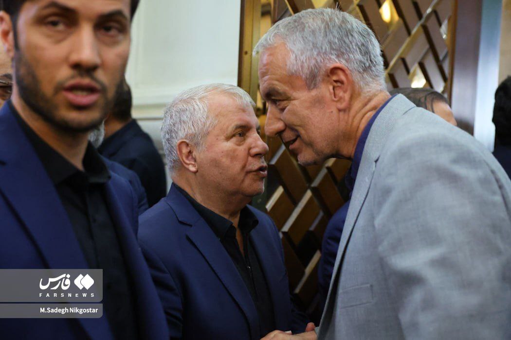 عکس | حضور بابک زنجانی، علی پروین و علیرضا دبیر در مراسم ترحیم پدر علی انصاری