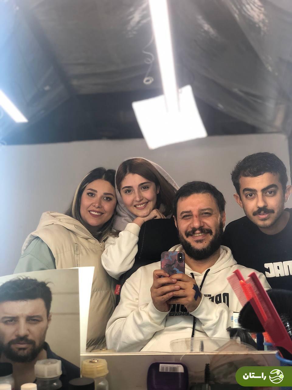 تصاویر دیدنی از پشت صحنه سریال وحشی؛ داوود (جواد عزتی)، رها (نگار جواهریان) و شکوفه (زهرا مددی)