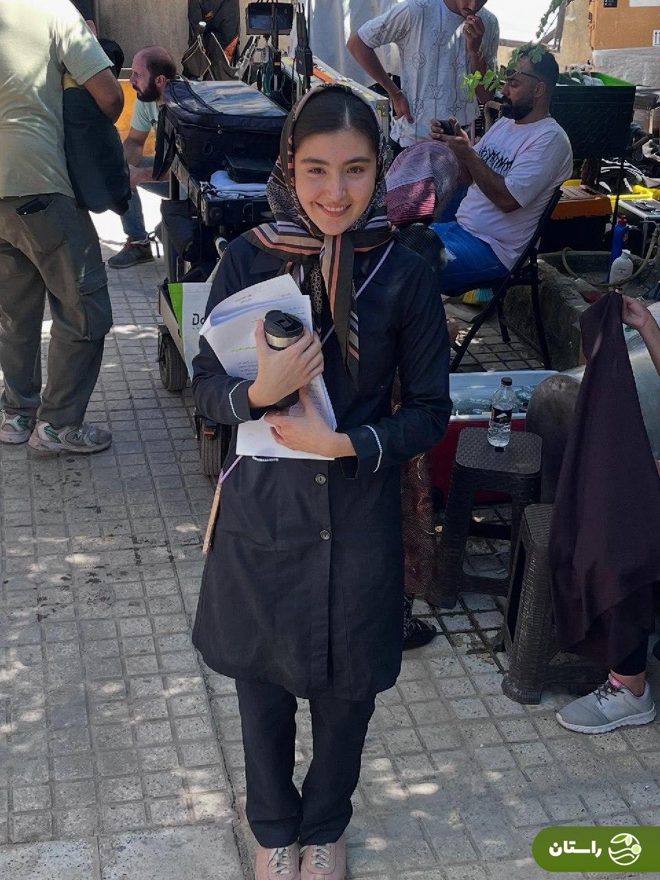 تصاویر دیدنی از پشت صحنه سریال وحشی؛ داوود (جواد عزتی)، رها (نگار جواهریان) و شکوفه (زهرا مددی)