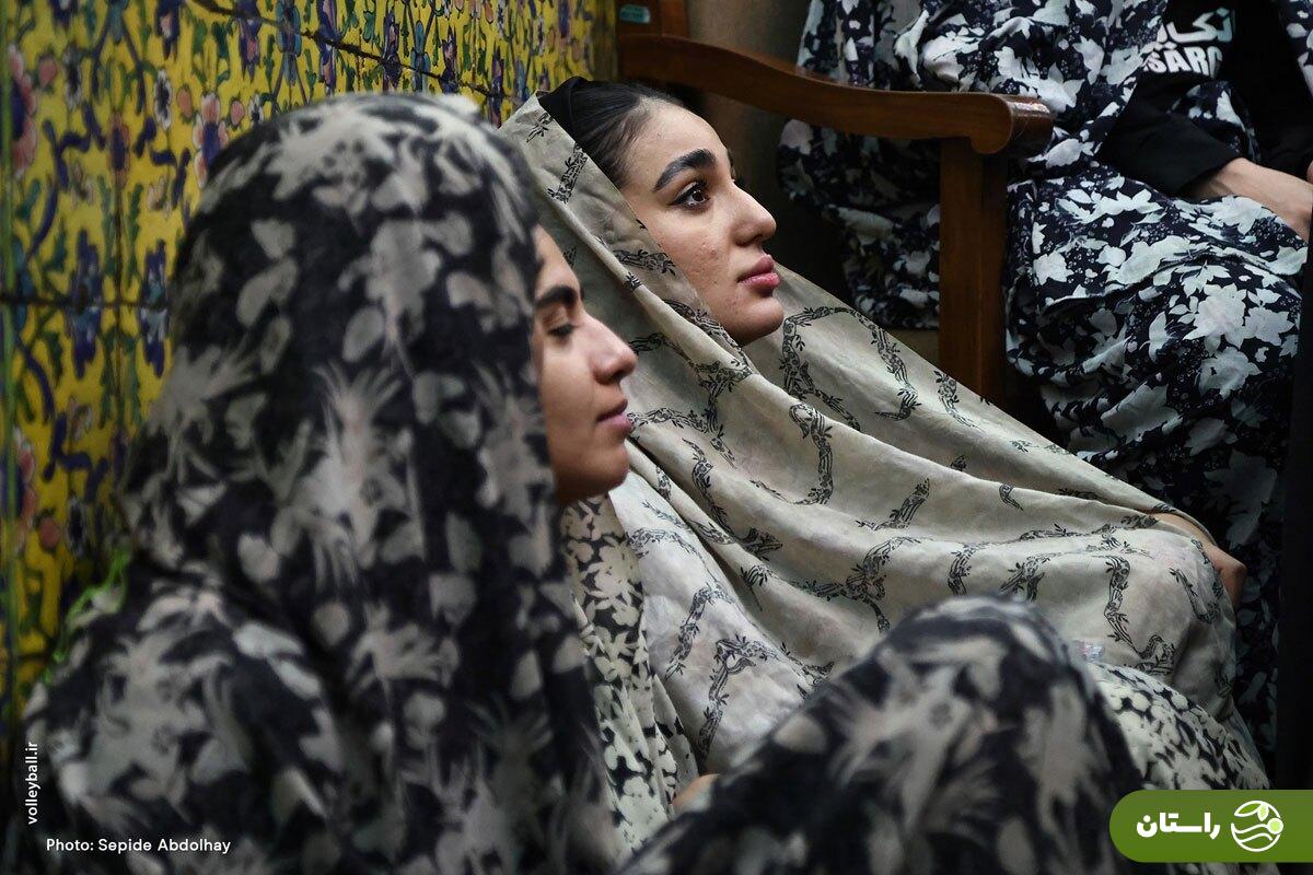 تصاویر | حضور بازیکنان تیم ملی والیبال زنان در امام‌زاده صالح