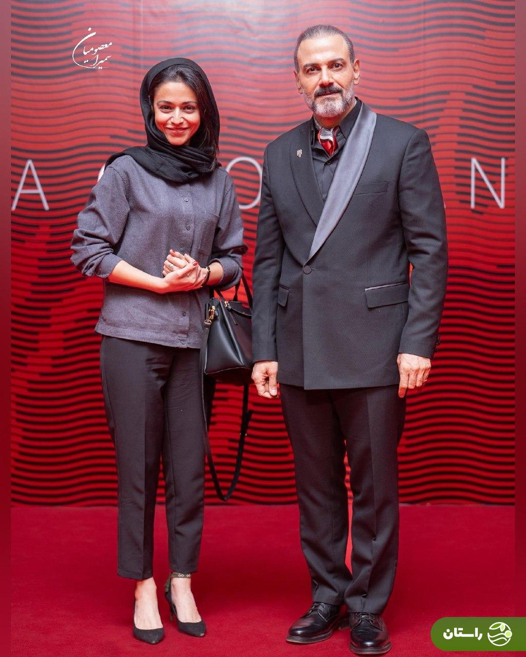 عکس یادگاری پارسا پیروزفر و سوگل خلیق با علیرضا قربانی در پشت صحنه کنسرت ورزشگاه آزادی