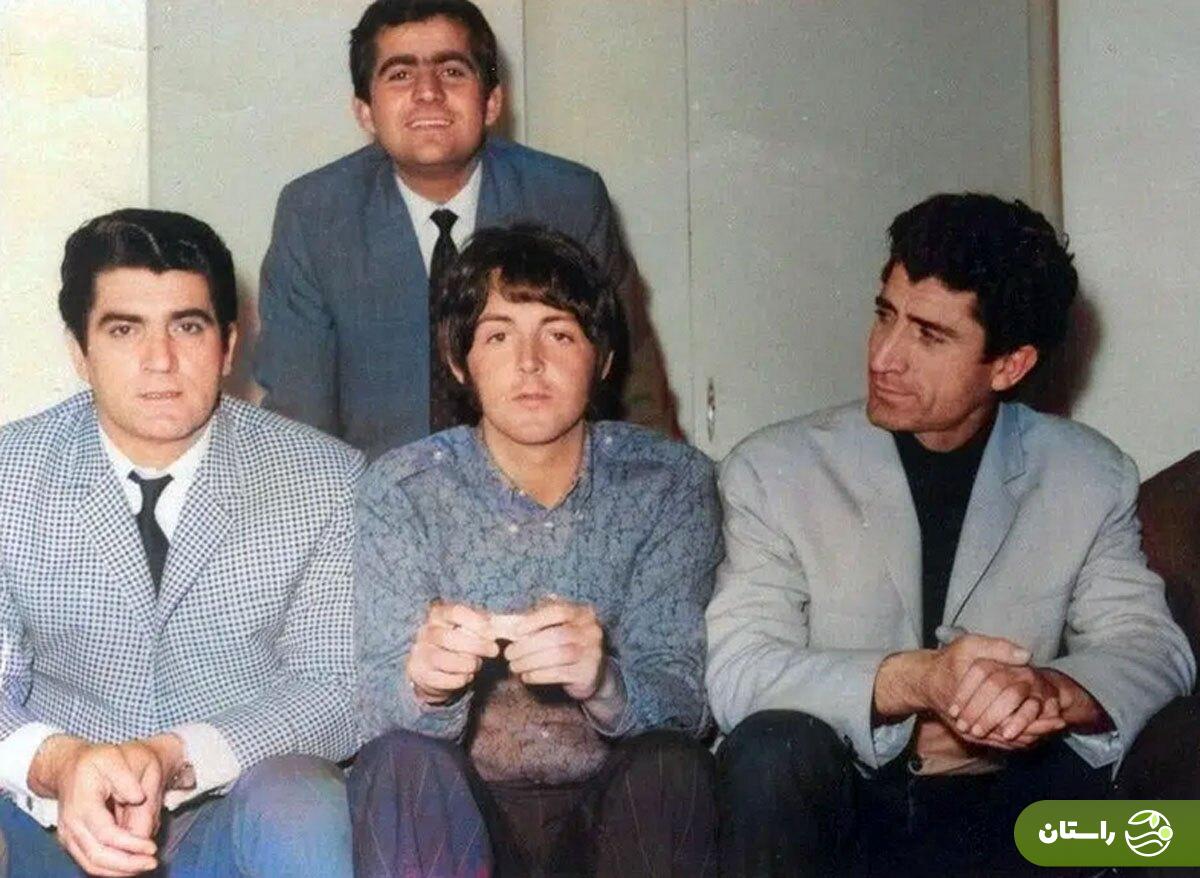 عکس | تونل زمان؛ قلیان کشیدن پل مک کارتنی خواننده گروه بیتلز در کنار ویگن؛ تهران سال ۱۳۴۷ عکس | تونل زمان؛ قلیان کشیدن پل مک کارتنی خواننده گروه بیتلز در کنار ویگن؛ تهران سال ۱۳۴۷