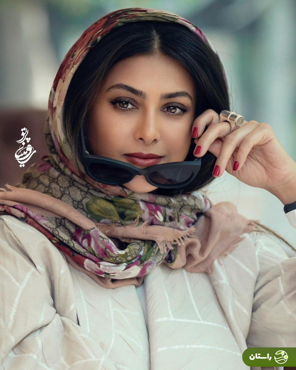 عکس | تیپ تابستانی و ژست‌ آزاده صمدی سوژه شد