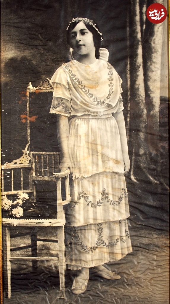 عکس | تونل زمان؛ «حاجب خانم» نوه دختری فتحلی شاه قاجار در آتلیه‌ای در پاریس؛ سال ۱۳۰۰