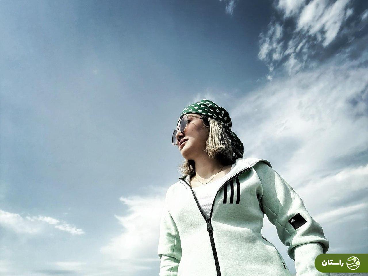 عکس‌های ساحلی و ژست‌های خاص سمیرا حسینی بازیگر نقش مرضیه در فیلم «خجالت نکش»