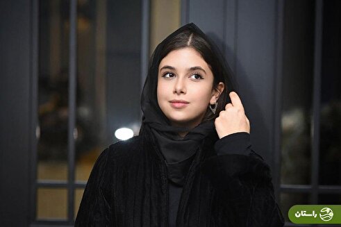 عکس دیده نشده از کودکی نفس بازغی در کنار مهسا حجازی بازیگر نقش شیرین در سریال تاسیان