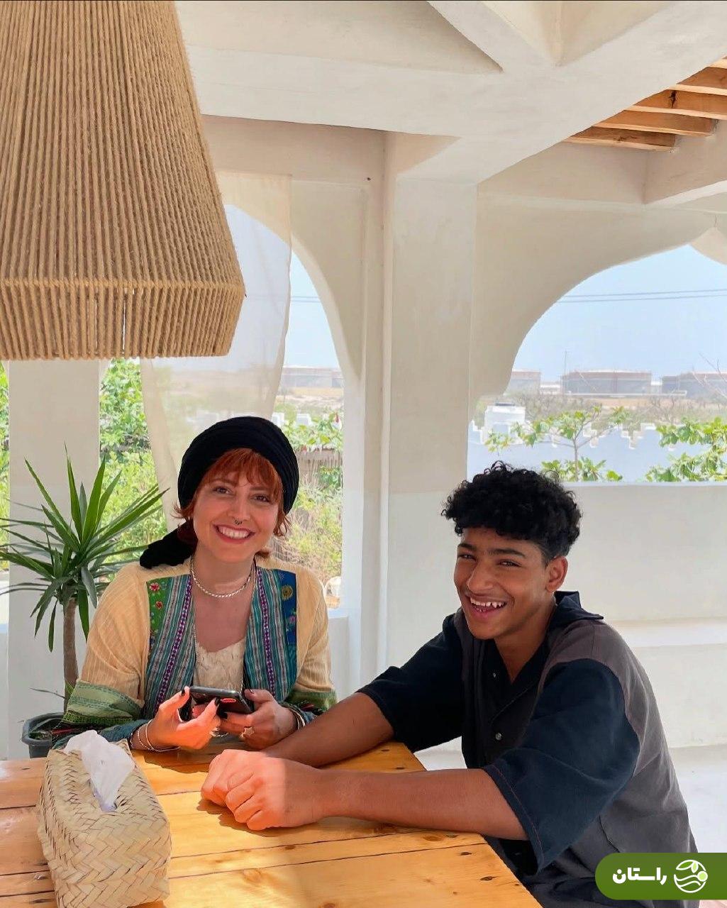 جدیدترین عکس‌های شبنم قربانی با یک هوادارش