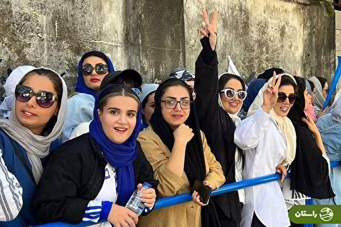 عکسی از حضور یک هوادار زن ملوان در سیرجان وایرال شد