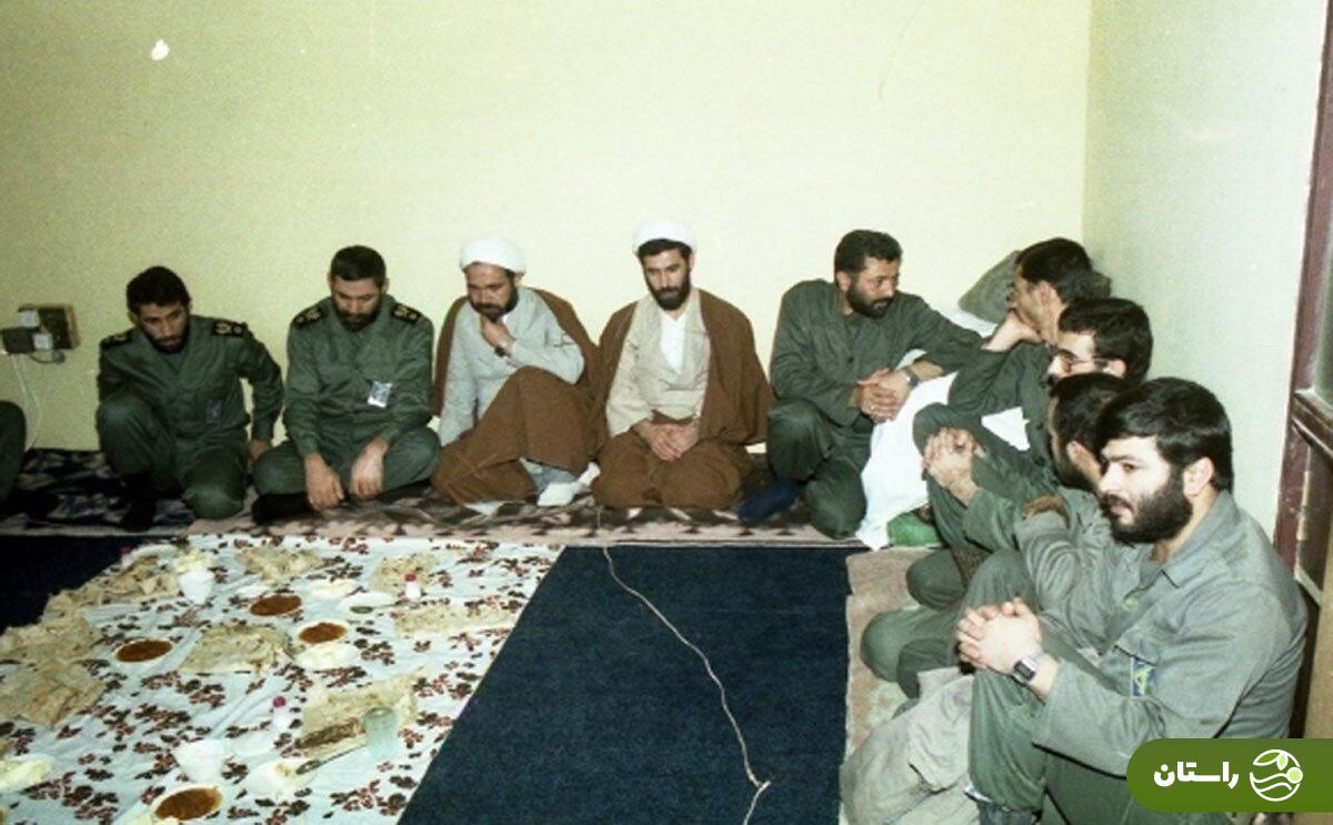 عکس | تونل زمان؛ «سردار قاآنی» و همکاران اش در حال صرف شام؛ دهه ۷۰ عکس | تونل زمان؛ «سردار قاآنی» و همکاران اش در حال صرف شام؛ دهه ۷۰