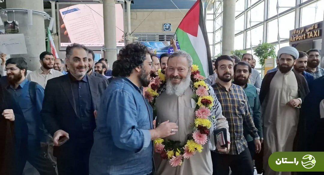 عکس | استقبال از قاسمیان در فرودگاه با حلقه گل عکس | استقبال از قاسمیان در فرودگاه با حلقه گل