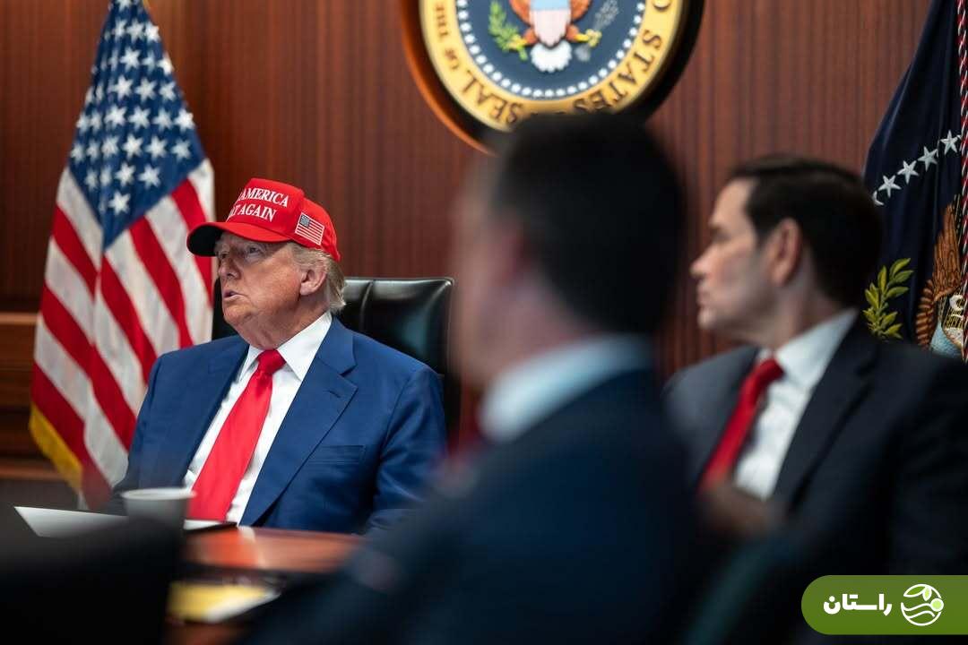 عکس | دونالد ترامپ و دی جی ونس در اتاق عملیات حمله به ایران عکس | دونالد ترامپ و دی جی ونس در اتاق عملیات حمله به ایران