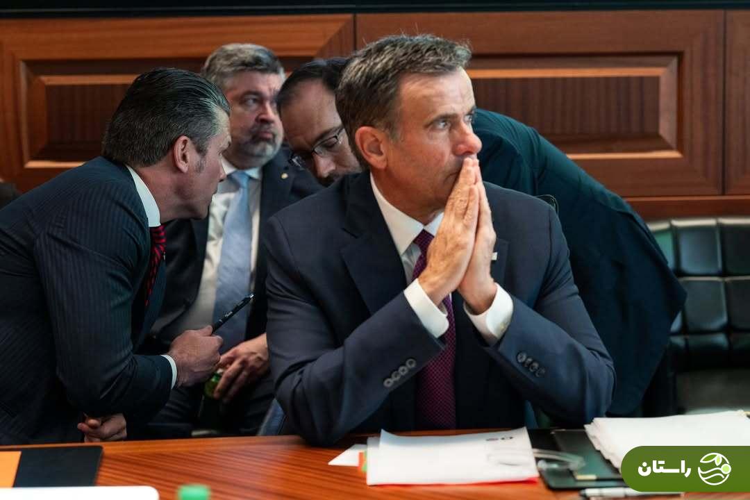 عکس | دونالد ترامپ و دی جی ونس در اتاق عملیات حمله به ایران عکس | دونالد ترامپ و دی جی ونس در اتاق عملیات حمله به ایران