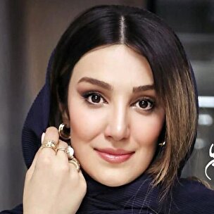 جدیدترین عکس از زارا نادری‌فر، هوژان سریال ناریا در یک کافه