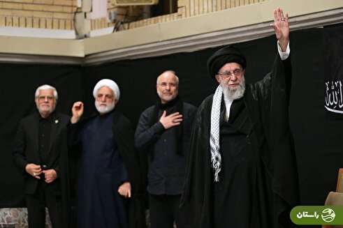 ویدئو | لحظه ورود رهبر انقلاب به حسینیه امام خمینی در شب عاشورا