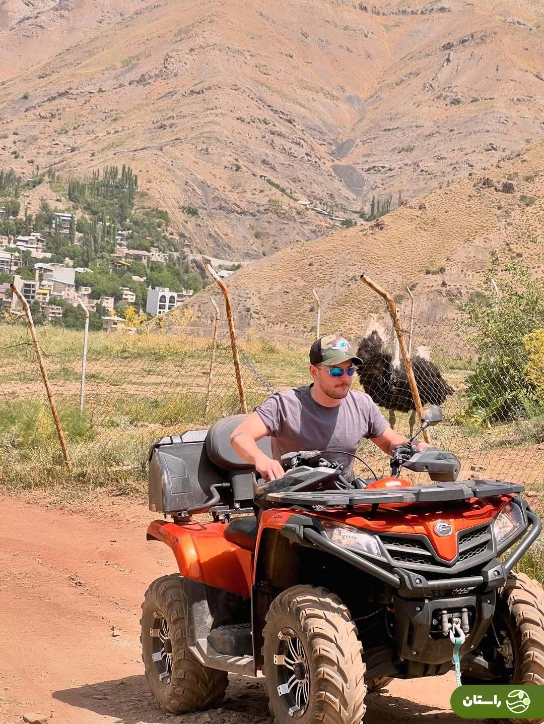 عکس | دارا حیایی و رانندگی با موتور ۴ چرخ