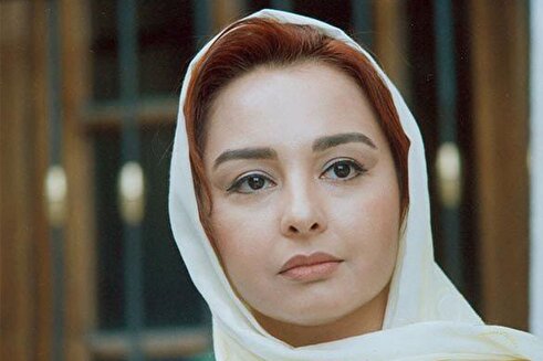 عکس | تونل زمان؛ «ماهایا پطروسیان» در ۱۴ سالگی در کنار پدر و مادرش؛ سال ۶۲