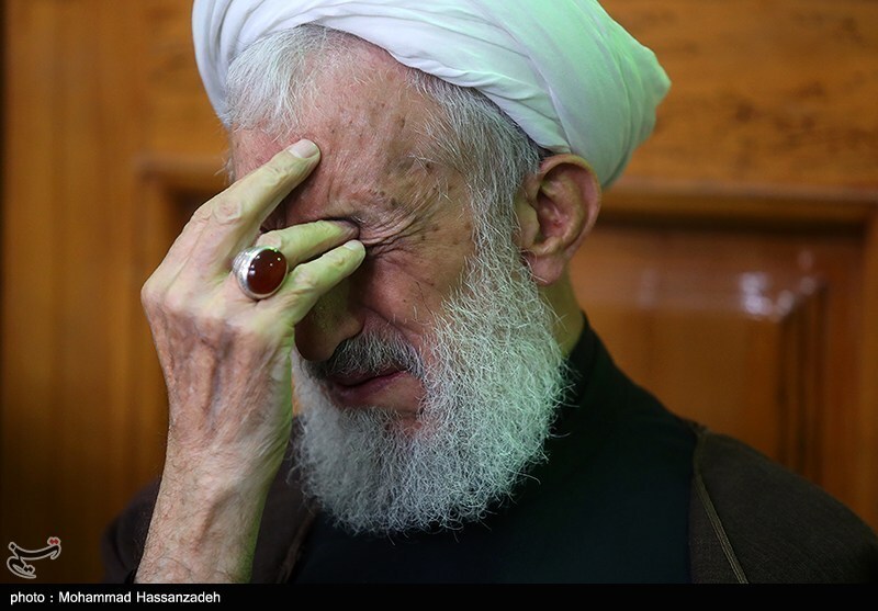 عکسی از گریه‌های شدید کاظم صدیقی در یک مراسم پربازدید شد