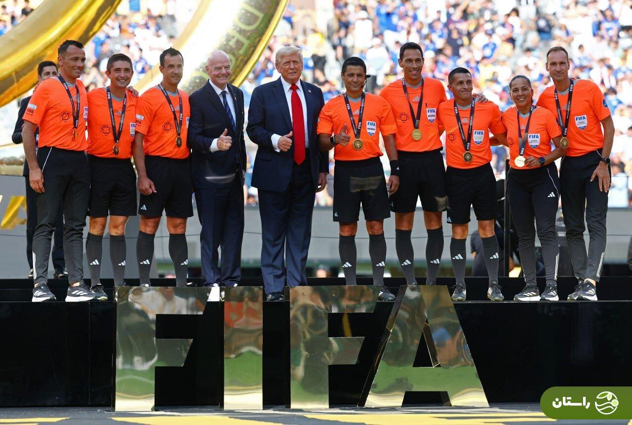 تصاویر | اهدای مدال توسط ترامپ به علیرضا فغانی پس از پایان بازی چلسی و پاری سن ژرمن تصاویر | اهدای مدال توسط ترامپ به علیرضا فغانی پس از پایان بازی چلسی و پاری سن ژرمن