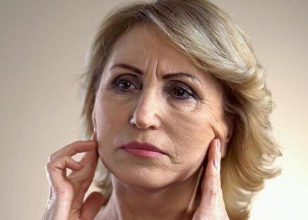پوست در ۴۰، ۵۰ و ۶۰ سالگی چه تغییراتی می‌کند؟