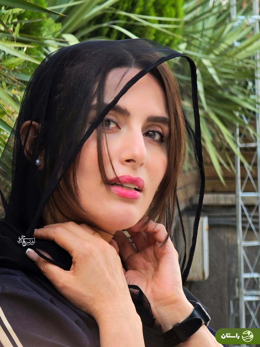 تصاویر | ژست‌های رها خدایاری در اکران خصوصی فیلم سینمایی «مرجان»