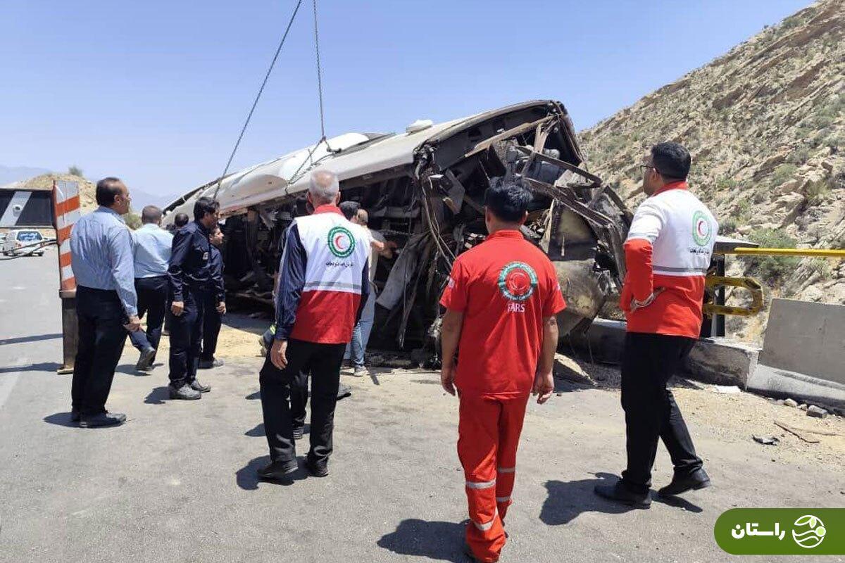 واژگونی اتوبوس در فارس؛ ۲۱ نفر جانباختند و ۳۴ تن زخمی شدند + ویدئو