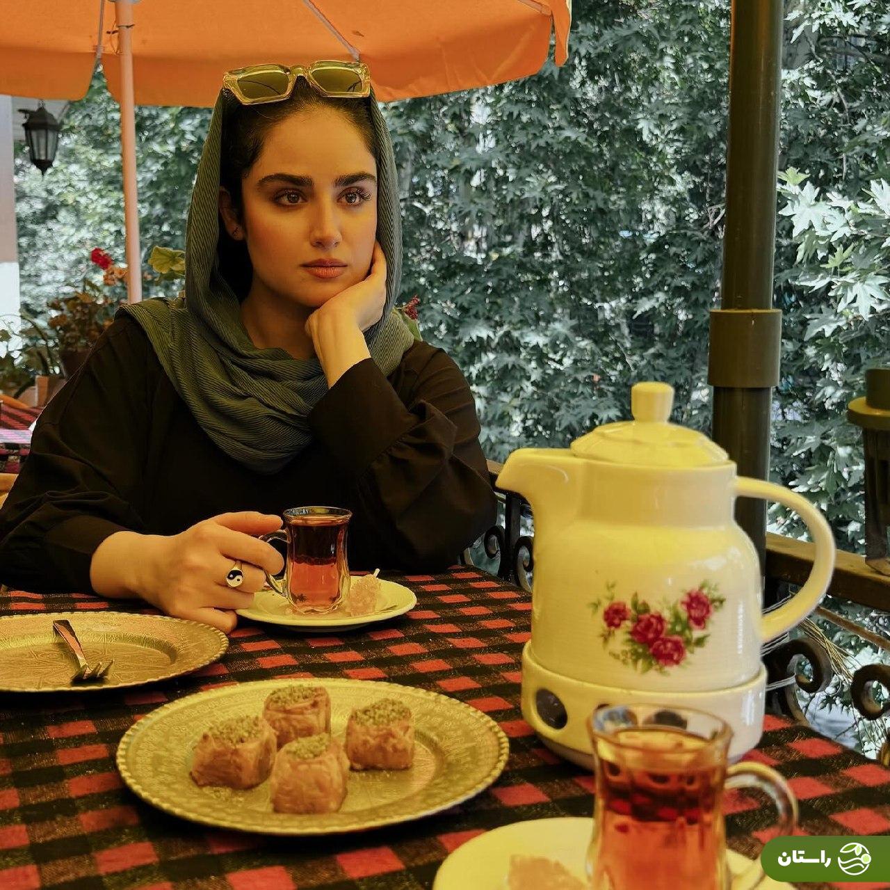 تصاویر | زیبایی خیره کننده هانیه غلامی، «نگین» سریال «یزدان» در یک کافه