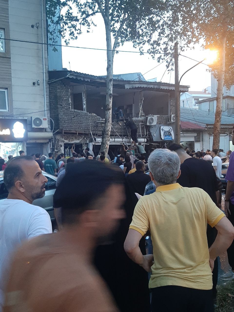 انفجار مهیب در بلوار شهید باهنر رشت؛ مصدومان راهی بیمارستان شدند + عکس انفجار مهیب در بلوار شهید باهنر رشت؛ مصدومان راهی بیمارستان شدند + عکس