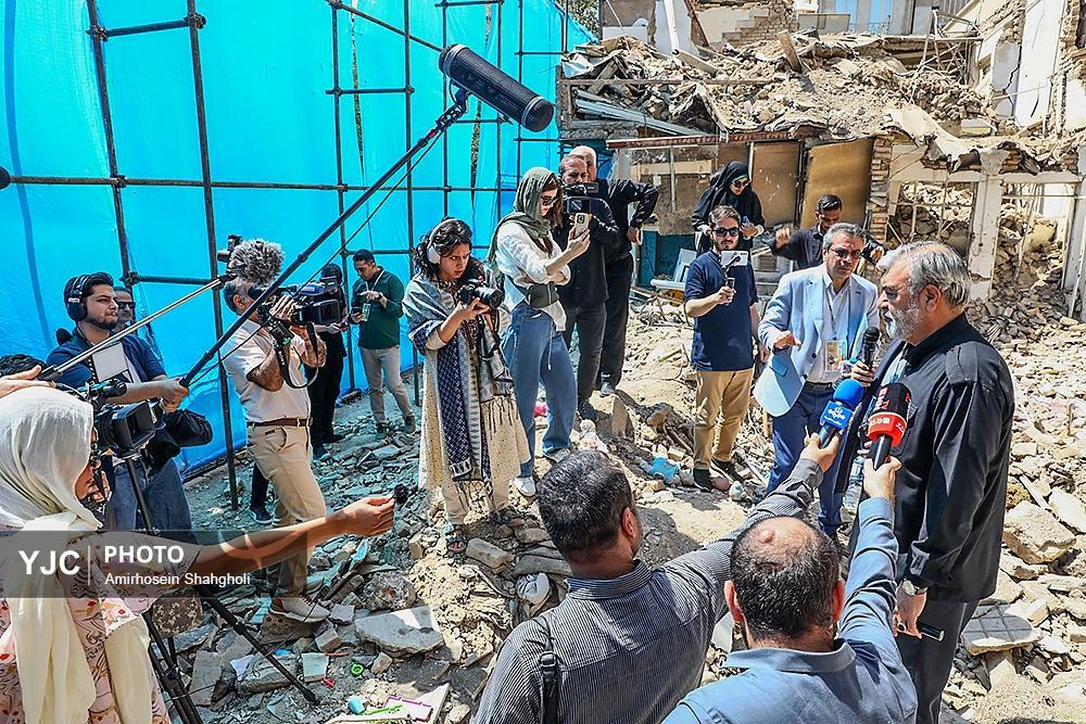 ویدئو | خبرنگاران زن آمریکایی در ایران چه میکنند؟ از عکس یادگاری با سحر امامی در شعار «مرگ بر آمریکا و اسرائیل» ویدئو | خبرنگاران زن آمریکایی در ایران چه میکنند؟ از عکس یادگاری با سحر امامی در شعار «مرگ بر آمریکا و اسرائیل»