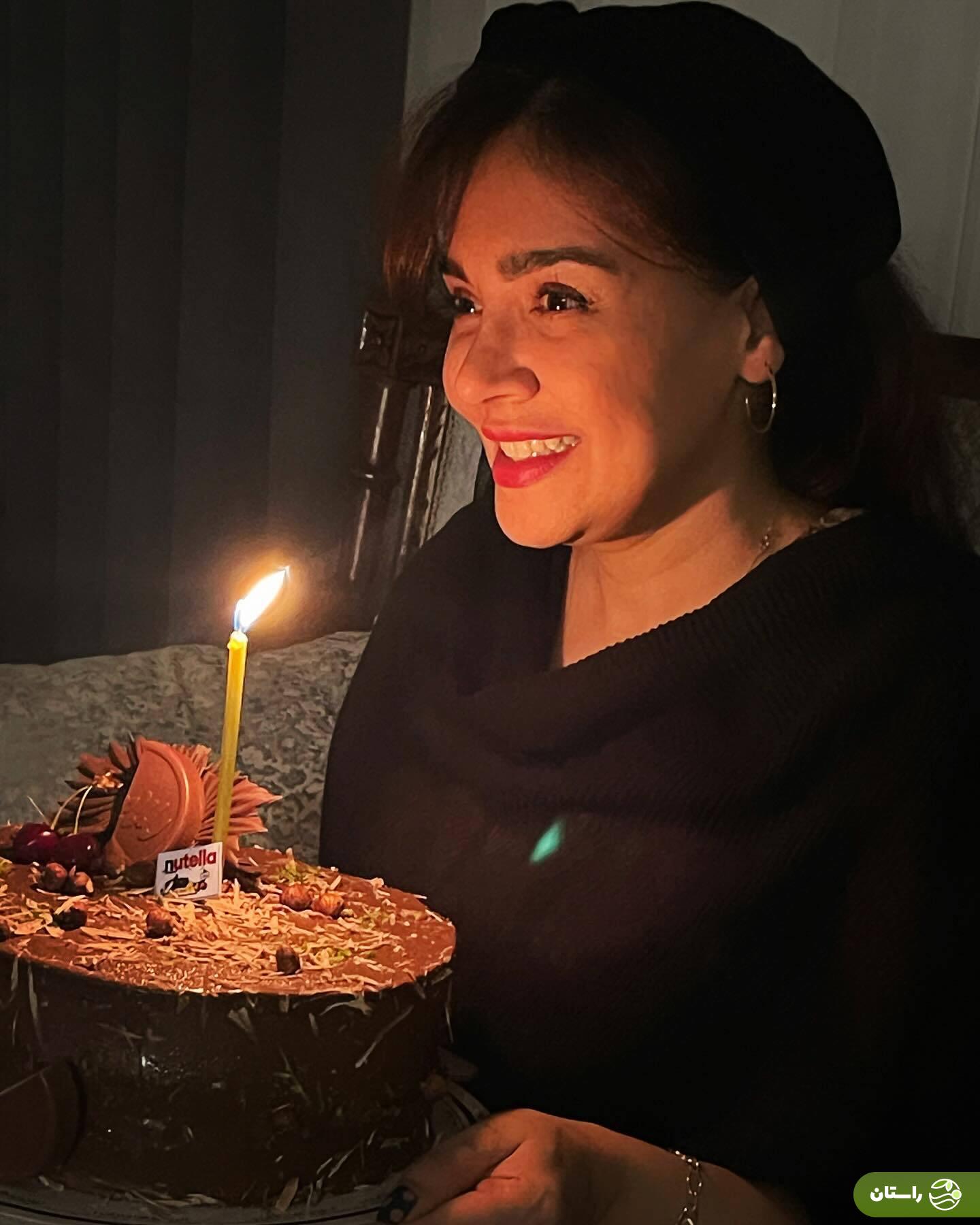 عکسی پربازدید از جشن تولد ۳۸ سالگی ندا قاسمی شیرین سریال «نون خ» در اوج جنگ عکسی پربازدید از جشن تولد ۳۸ سالگی ندا قاسمی شیرین سریال «نون خ» در اوج جنگ