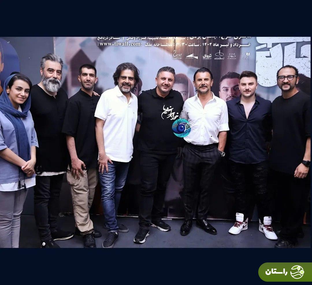 عکس یادگاری با امین حیایی؛ کیسان دیباج، دارا حیایی، نگار نیکدل، روزبه معینی و ... عکس یادگاری با امین حیایی؛ کیسان دیباج، دارا حیایی، نگار نیکدل، روزبه معینی و ...