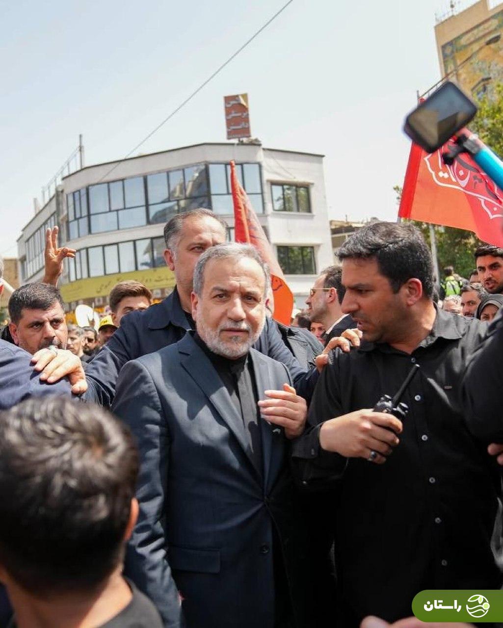 تصاویر متفاوت عراقچی از حضور در مراسم تشییع پیکر شهدا و فرماندهان جنگ با اسرائیل