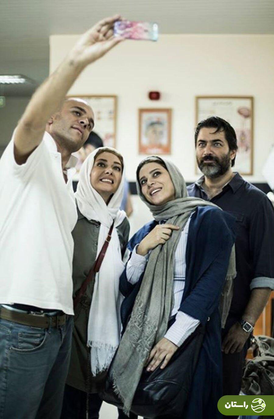 عکس | تونل زمان؛ سلفی گرفتن بابک حمیدیان با سحر دولتشاهی، پارسا پیروزفر و هانیه توسلی در پشت صحنه فیلم «شکاف»؛ ۱۱ سال پیش عکس | تونل زمان؛ سلفی گرفتن بابک حمیدیان با سحر دولتشاهی، پارسا پیروزفر و هانیه توسلی در پشت صحنه فیلم «شکاف»؛ ۱۱ سال پیش