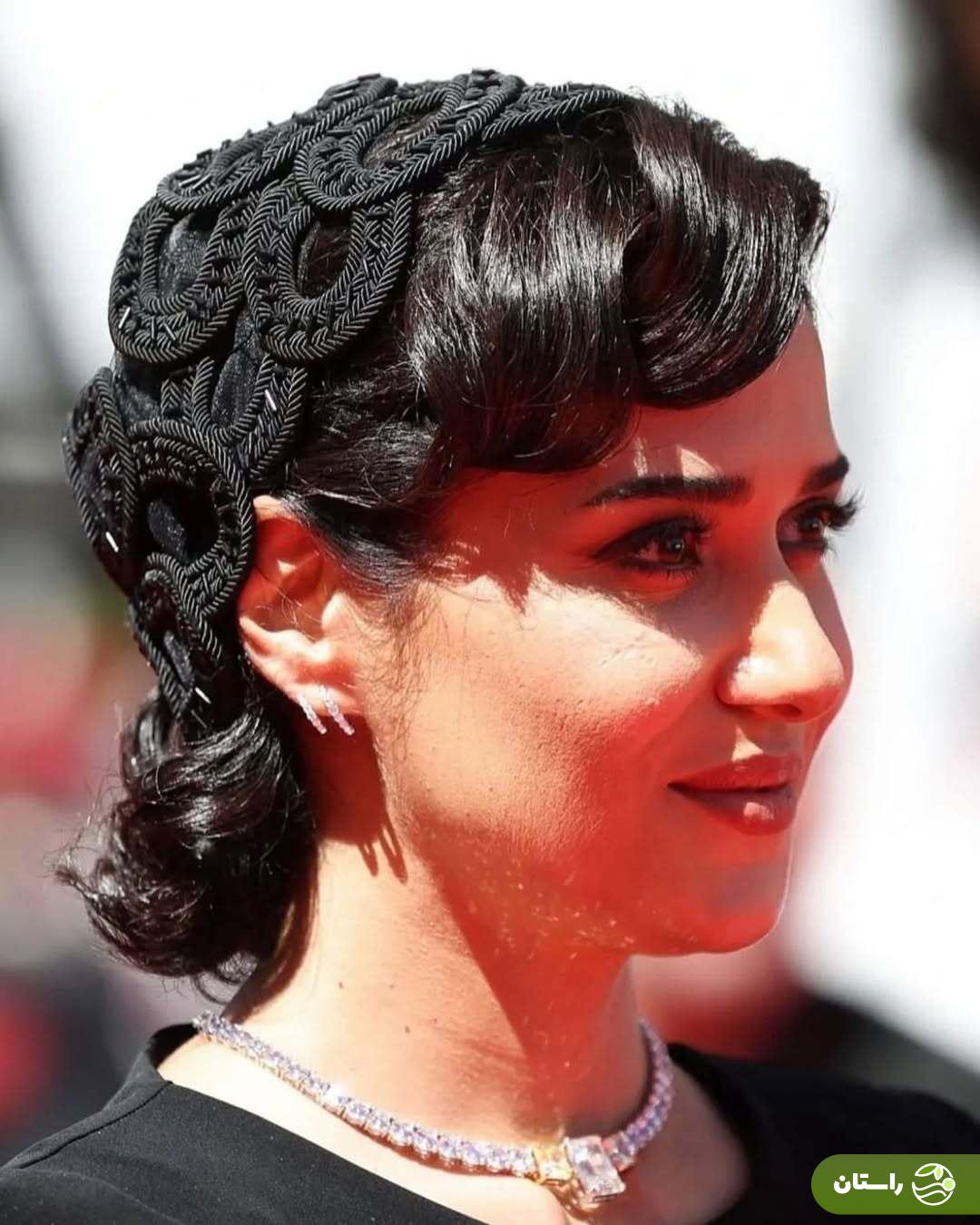 تصاویر تازه منتشر شده از پشت صحنه آرایش پریناز ایزدیار و سها نیاستی برای جشنواره کن تصاویر تازه منتشر شده از پشت صحنه آرایش پریناز ایزدیار و سها نیاستی برای جشنواره کن