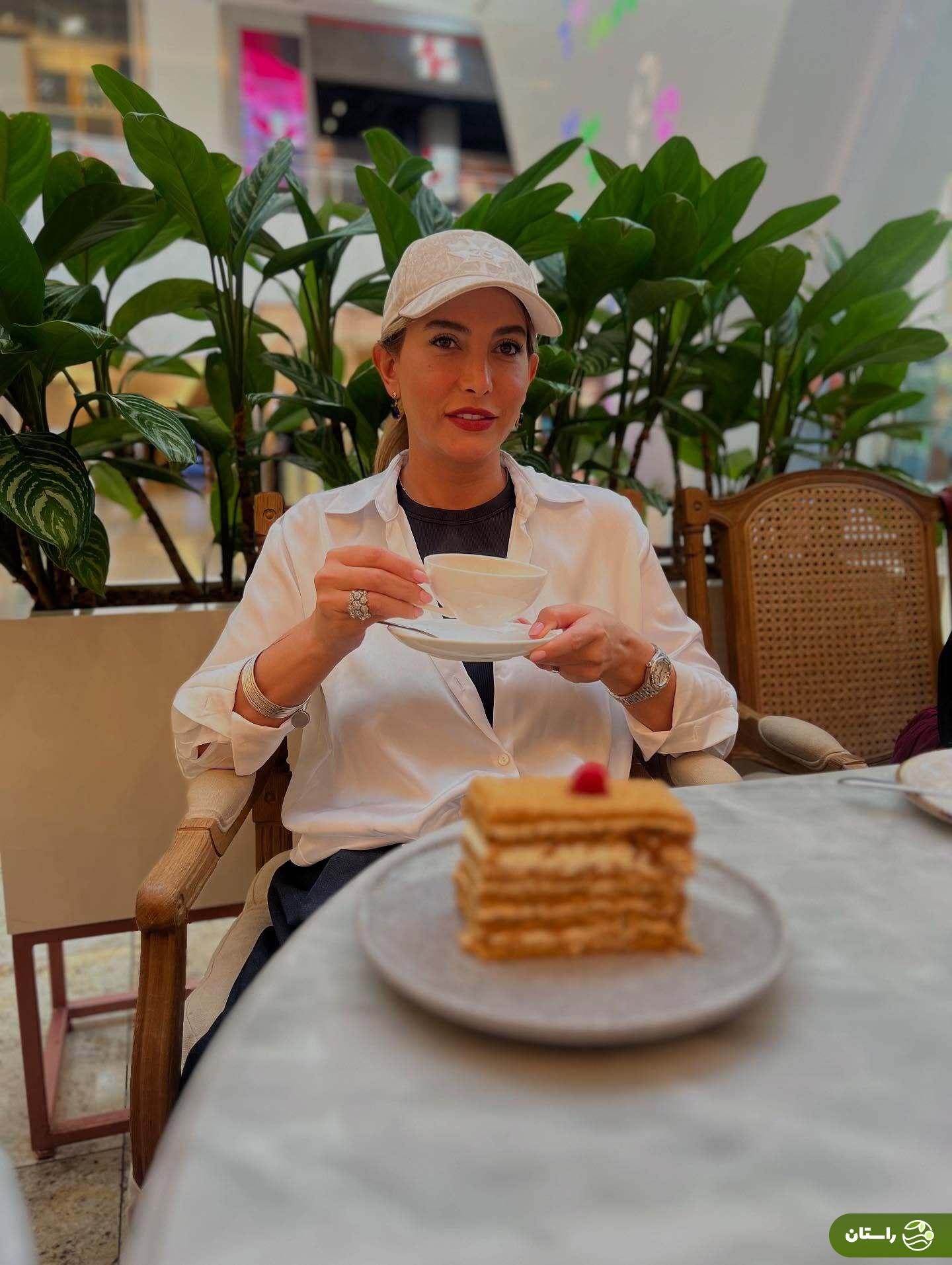 تصاویر فریبا نادری در یک دیدار عاشقانه در کافه