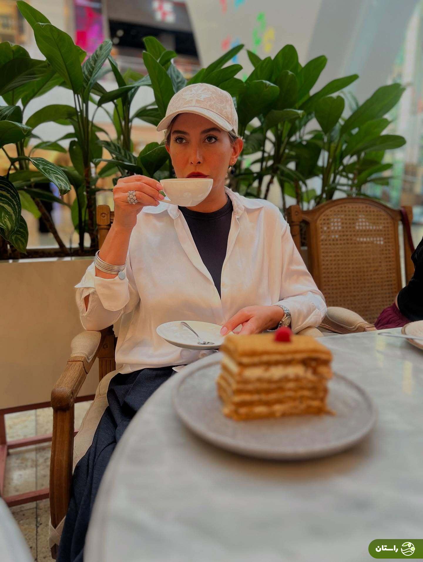 تصاویر فریبا نادری در یک دیدار عاشقانه در کافه