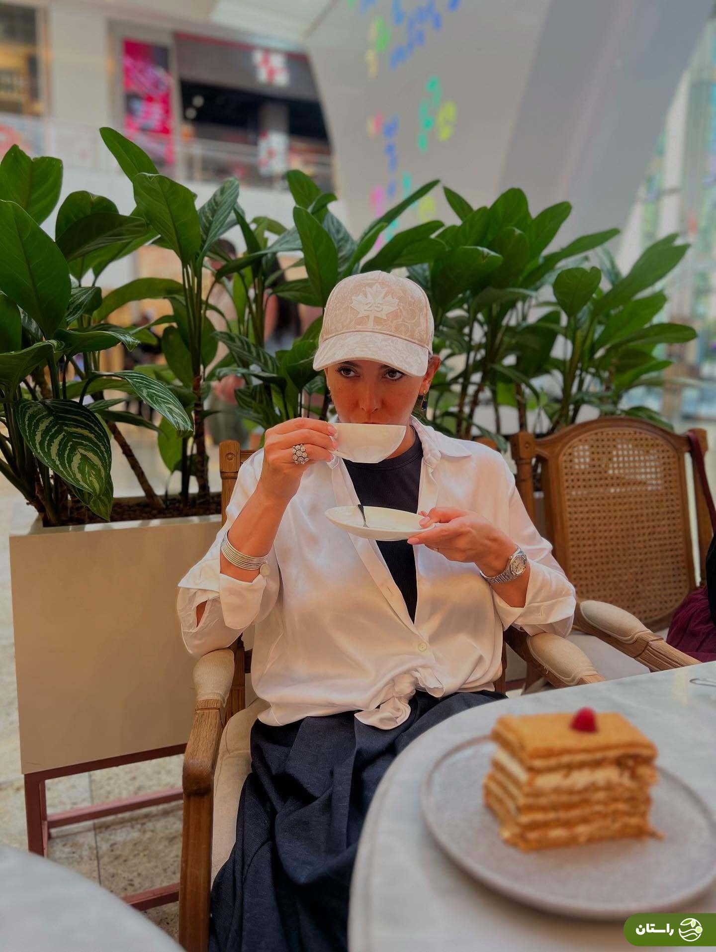 تصاویر فریبا نادری در یک دیدار عاشقانه در کافه