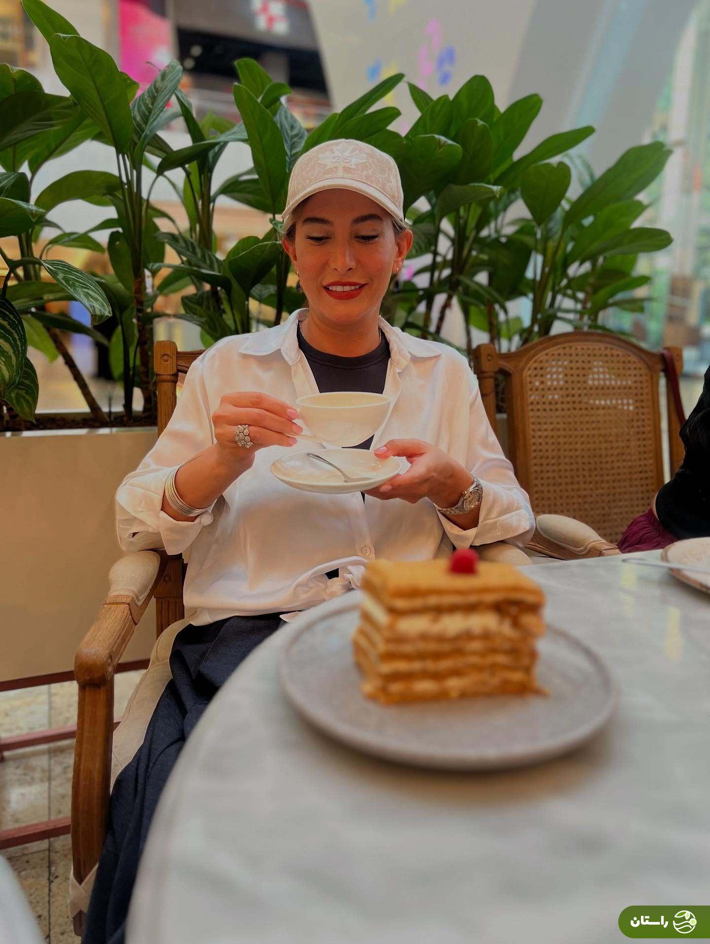 تصاویر فریبا نادری در یک دیدار عاشقانه در کافه