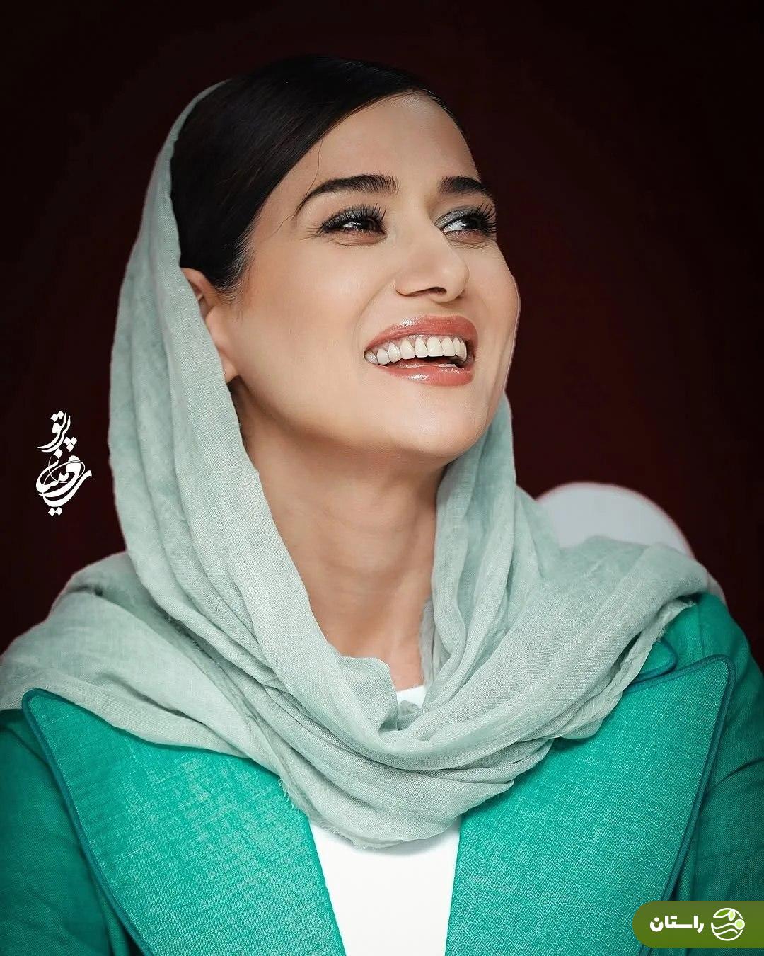 تصاویر | استایل ساده و زیبای پریناز ایزدیار در دومین شب اکران «زن و بچه»