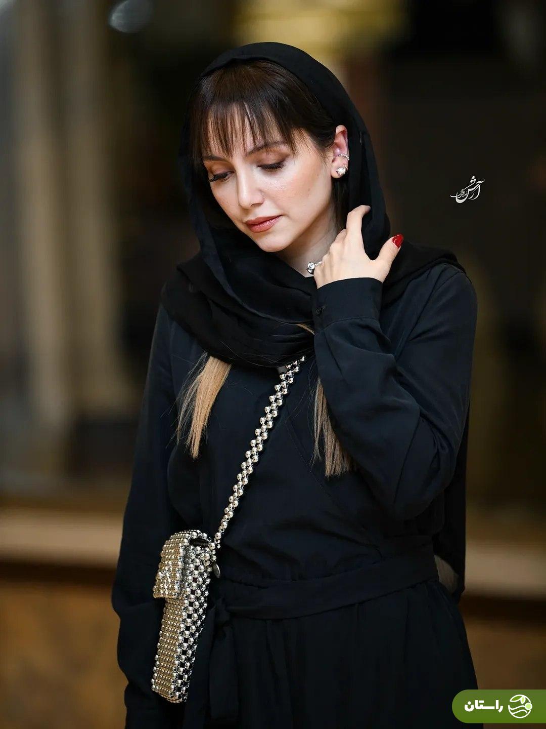 تصاویر | استایل نازنین بیاتی «شیرین سریال تاسیان» در یک گالری