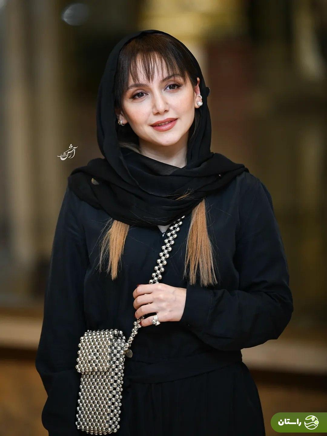 تصاویر | استایل نازنین بیاتی «شیرین سریال تاسیان» در یک گالری