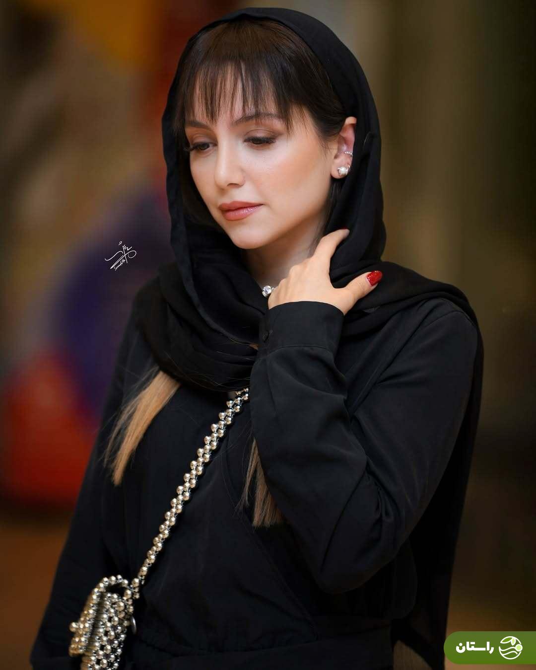 تصاویر | استایل نازنین بیاتی «شیرین سریال تاسیان» در یک گالری