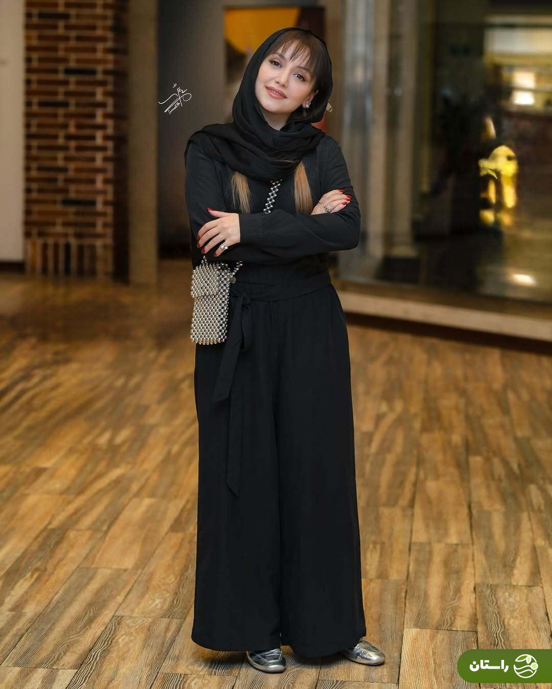 تصاویر | استایل نازنین بیاتی «شیرین سریال تاسیان» در یک گالری