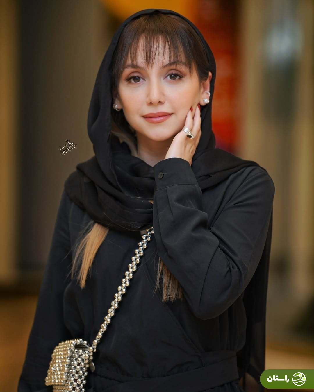 تصاویر | استایل نازنین بیاتی «شیرین سریال تاسیان» در یک گالری