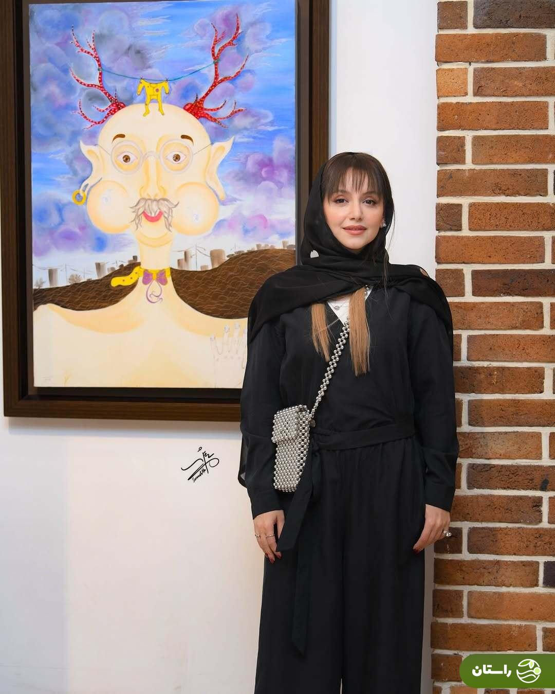 تصاویر | استایل نازنین بیاتی «شیرین سریال تاسیان» در یک گالری