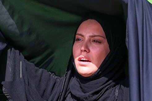 عکس | تونل زمان؛ عکس یادگاری «طوبی هامون و آنیه کمیل» در پشت صحنه سریال «طوبی»