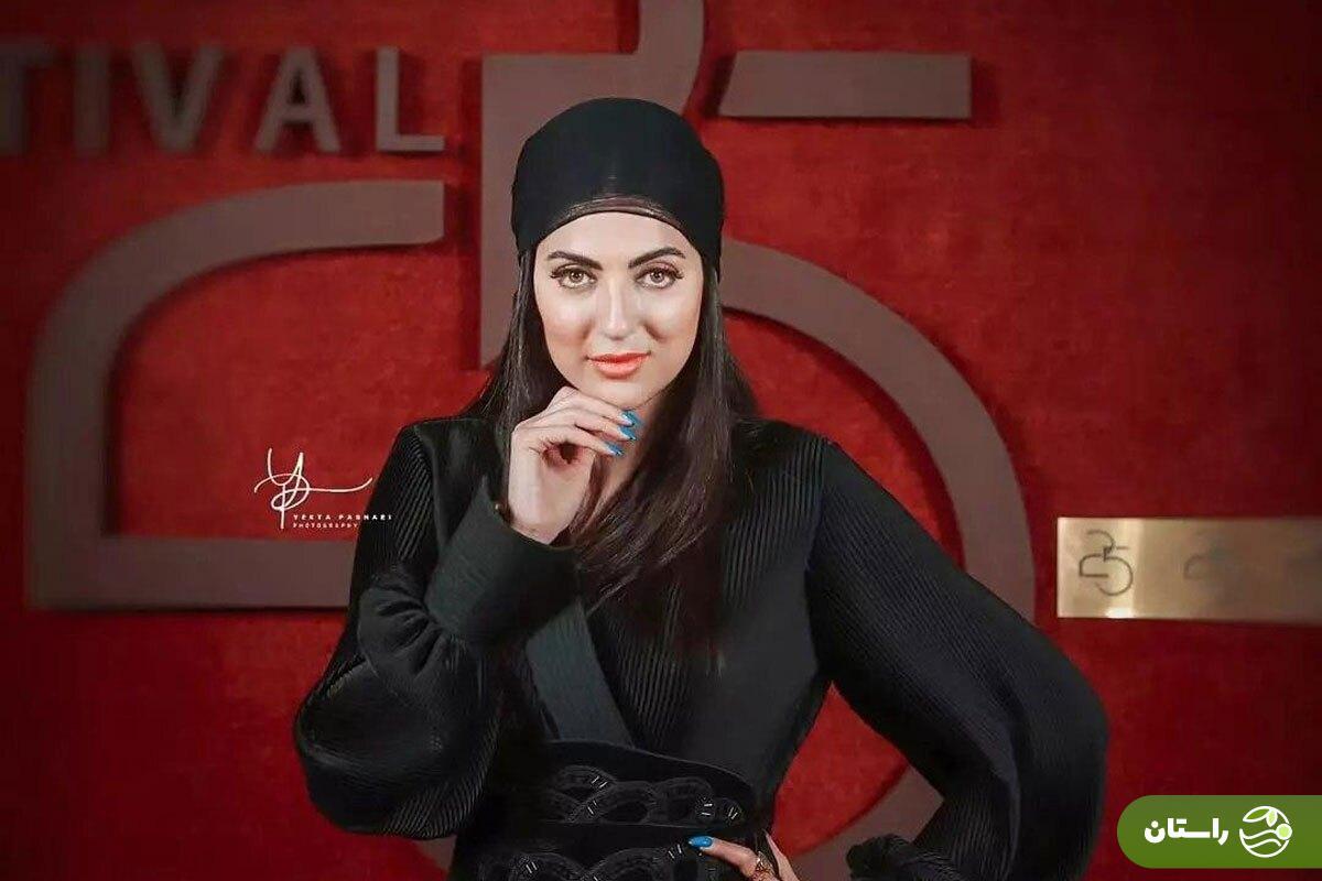عکس | ژست هلیا امامی در کنار یک خودرو لوکس