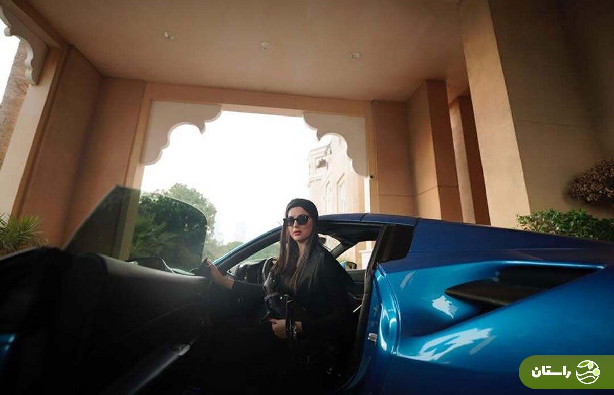 عکس | ژست هلیا امامی در کنار یک خودرو لوکس