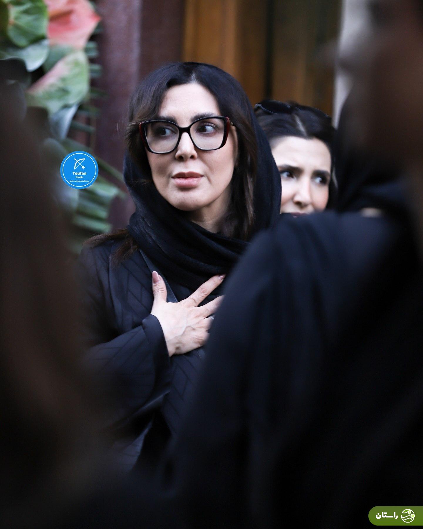 تصاویر | حضور هنرمندان سرشناس در مراسم ختم پدر رامبد جوان